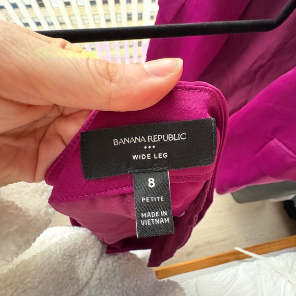 Silky Relaxed Fit Trousers - Banana Republic - Picture 4 of 4